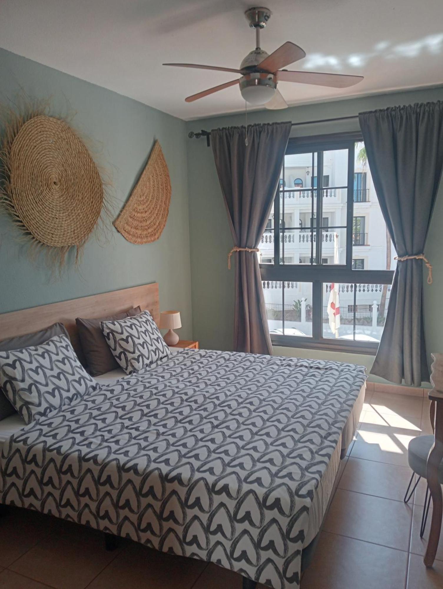 Greatly Located Apartment With Heated Pool, Los Cristianos Los Cristianos  Exteriör bild