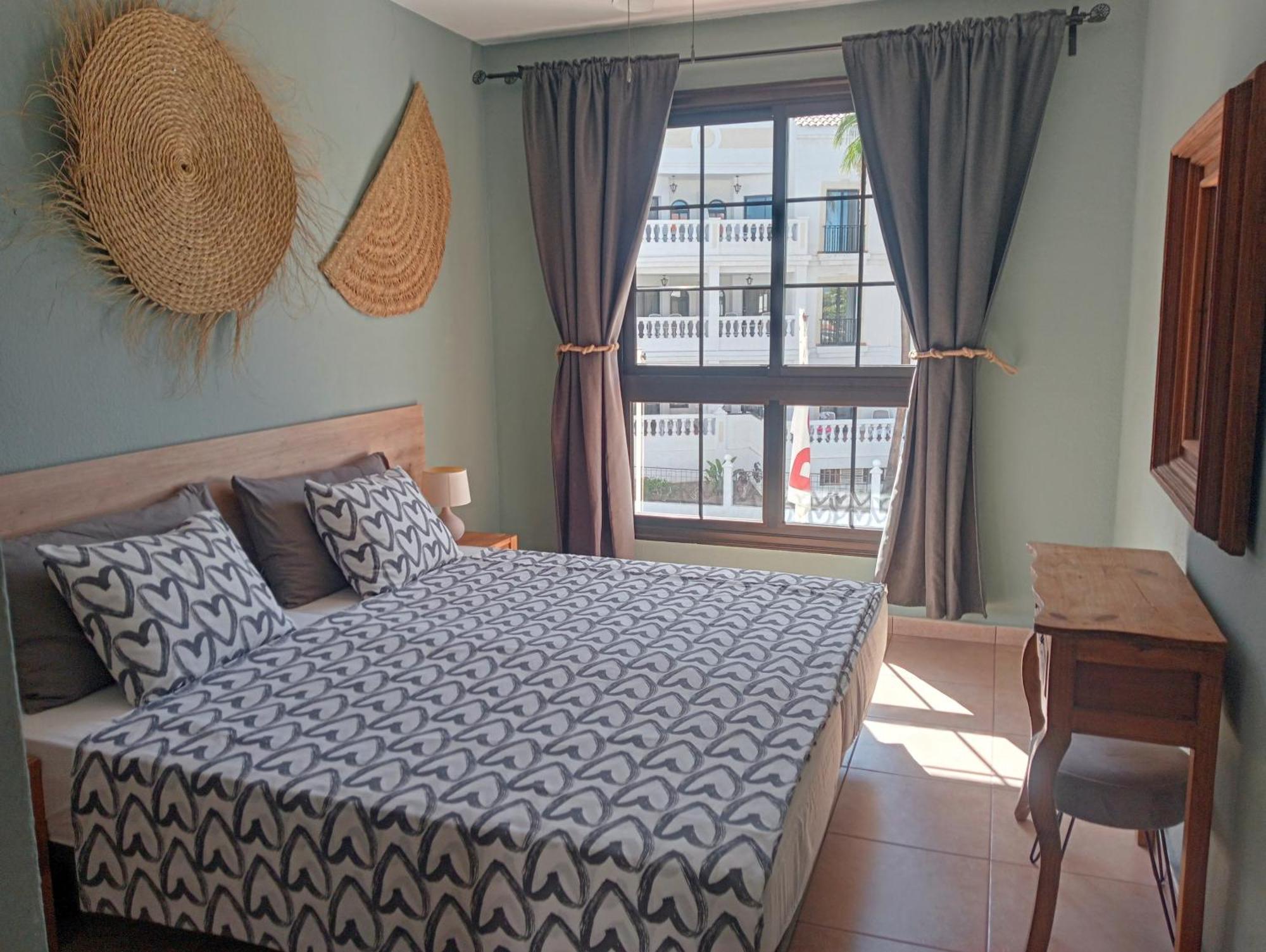Greatly Located Apartment With Heated Pool, Los Cristianos Los Cristianos  Exteriör bild