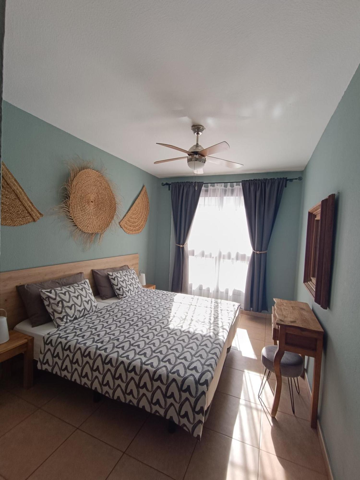 Greatly Located Apartment With Heated Pool, Los Cristianos Los Cristianos  Exteriör bild