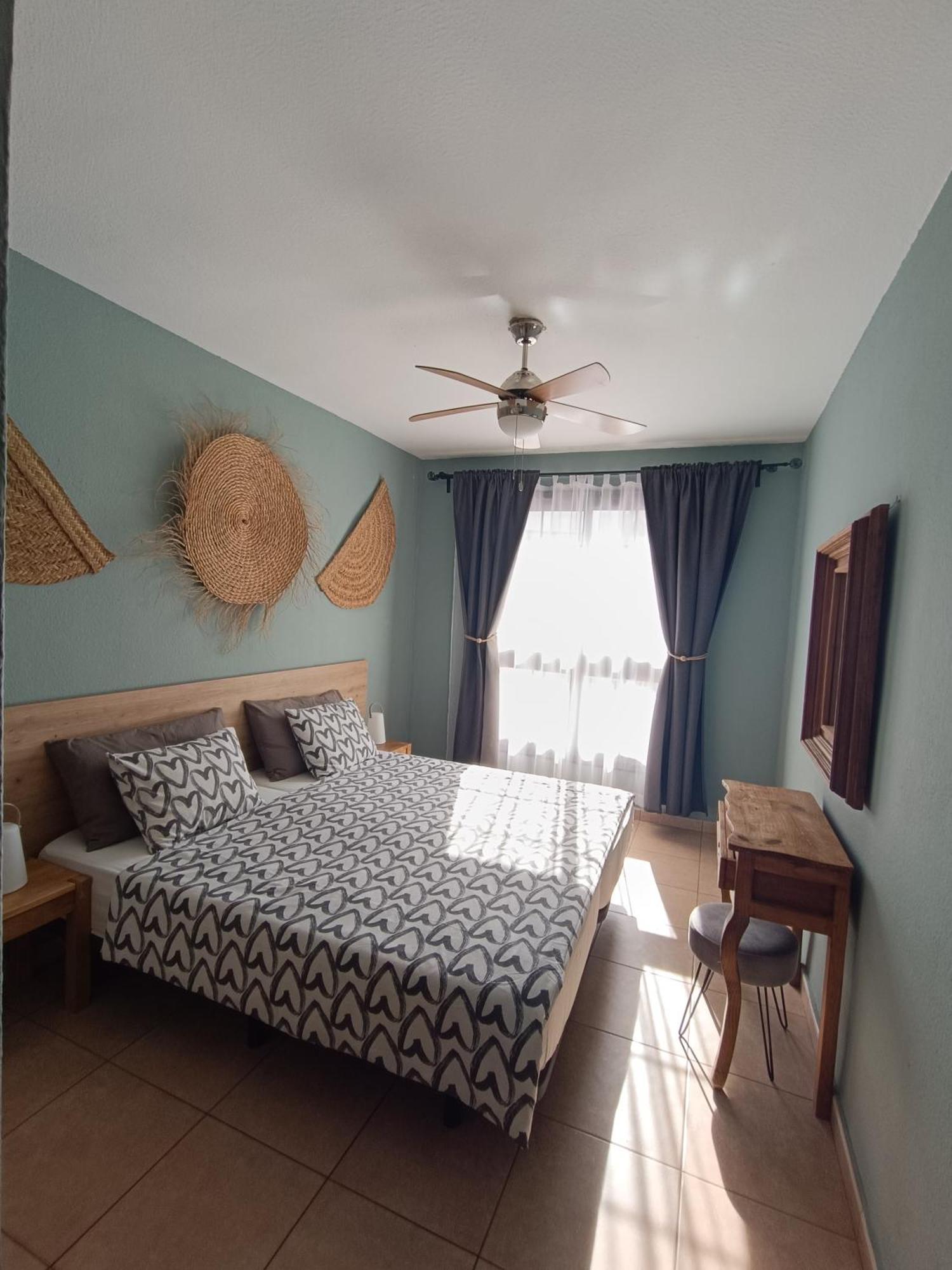 Greatly Located Apartment With Heated Pool, Los Cristianos Los Cristianos  Exteriör bild